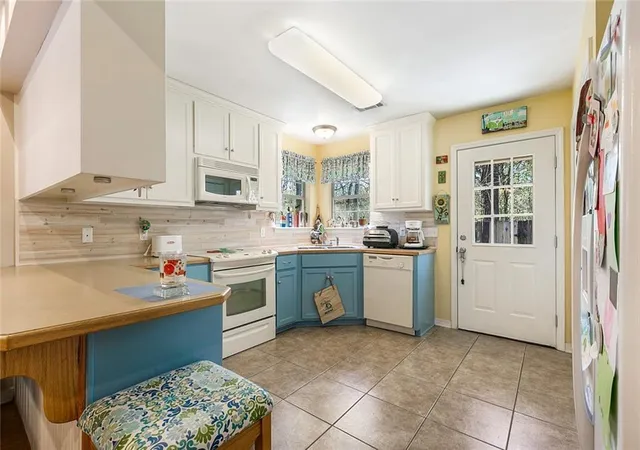 Homes for sale in Ponchatoula, LA | 374 Avalon Trace Dr, Ponchatoula, LA 70454