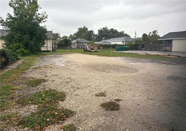2nd image of 951 12th St, Gretna, LA 70053 | MLS# 2494161
