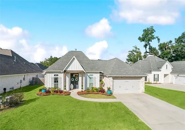 Photo 2 of Single family home for sale at 4073 Oak Bnd Ln, Madisonville, LA 70447 | MLS# 2496521 | Listing updated on 2026-04-14