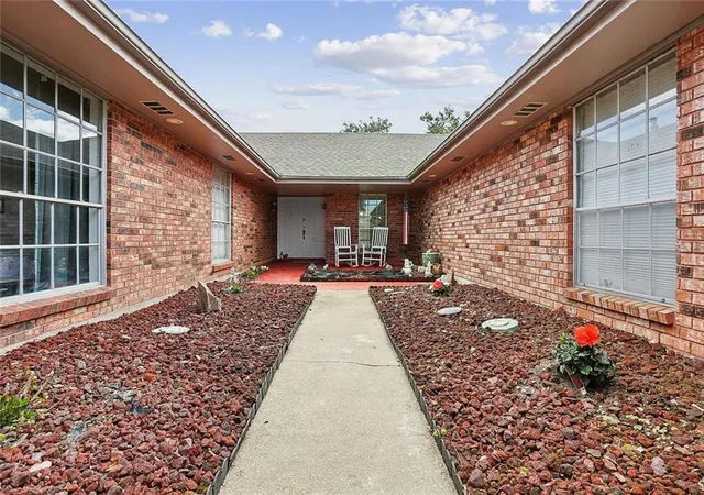 3rd image of 4005 Hillcrest Dr, Marrero, LA 70072 | MLS# 2495594