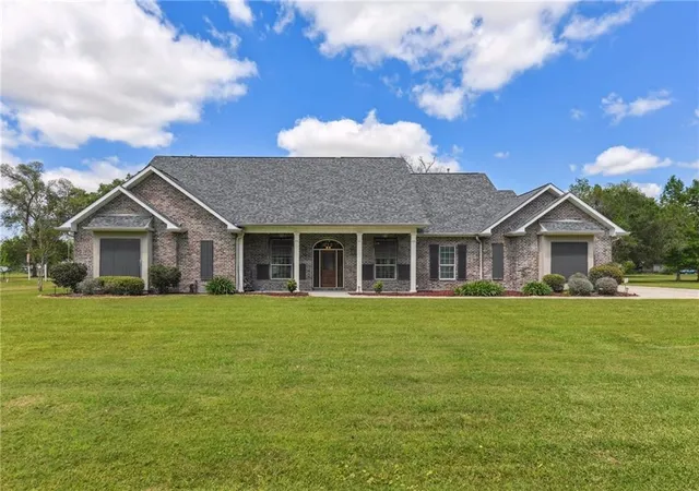 Homes for sale in Belle Chasse, LA | 212 Cedar Grove Ln, Belle Chasse, LA 70037 | MLS# 2496901