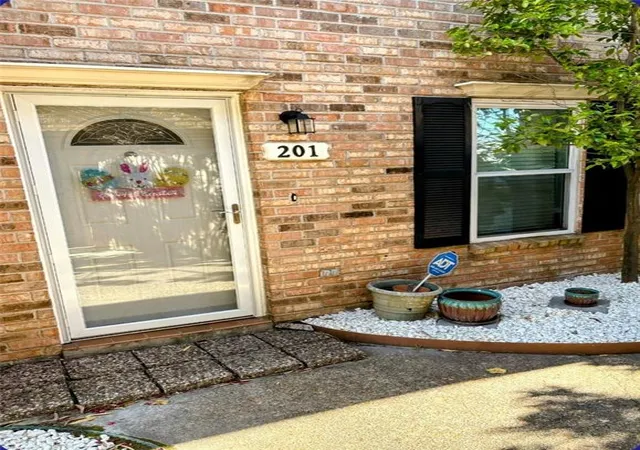 Homes for sale in Metairie, LA | 604 Clearview Pkwy #201, Metairie, LA 70001 | MLS# 2497601