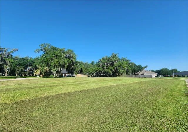 Homes for sale in Belle Chasse, LA | 140 Regina Ct, Belle Chasse, LA 70037 | MLS# 2501598