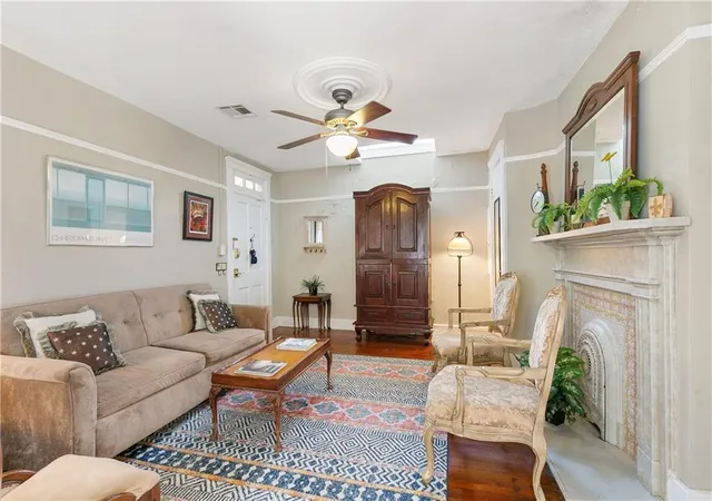 5th image of 627 Ursulines Ave, New Orleans, LA 70116