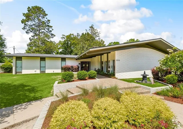 Photo 3 of Single family home for sale at 1201 N General Pershing St, Hammond, LA 70401 | MLS# 2499080 | Listing updated on 2026-06-29