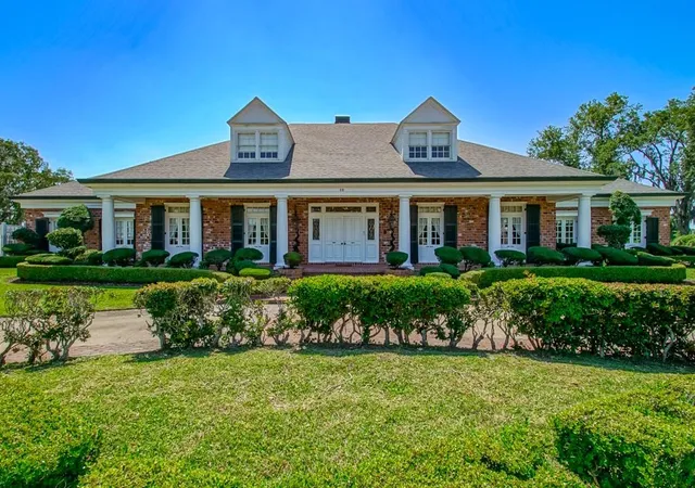 Homes for sale in Destrehan, LA | 10 Villere Pl, Destrehan, LA 70047 | MLS# 2501756