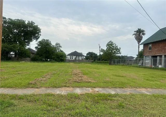 Homes for sale in Arabi, LA | 1705 Center St, Arabi, LA 70032 | MLS# 2503205