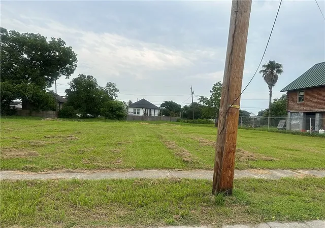 Homes for sale in Arabi, LA | 1705 Center St, Arabi, LA 70032 | MLS# 2503205
