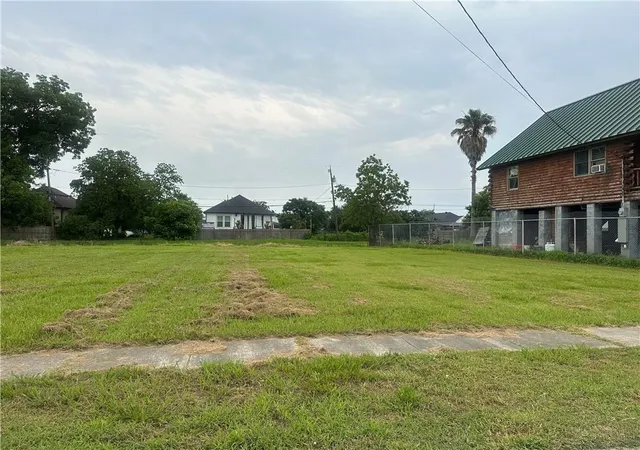 Homes for sale in Arabi, LA | 1705 Center St, Arabi, LA 70032 | MLS# 2503205