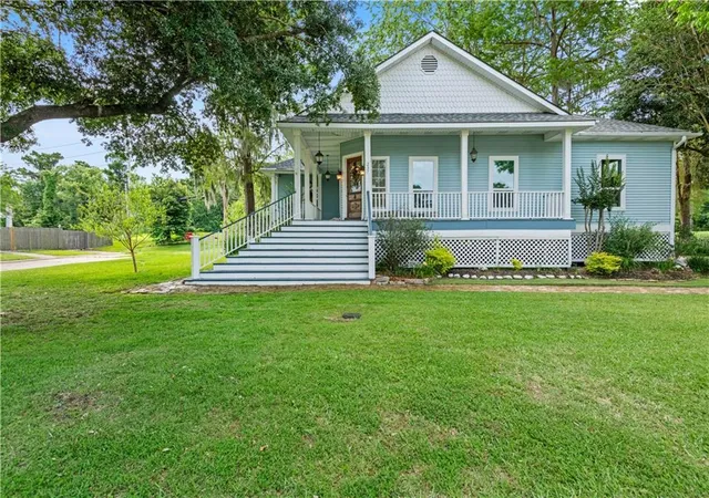 Homes for sale in Destrehan, LA | 237 Villere Dr, Destrehan, LA 70047 | MLS# 2503021
