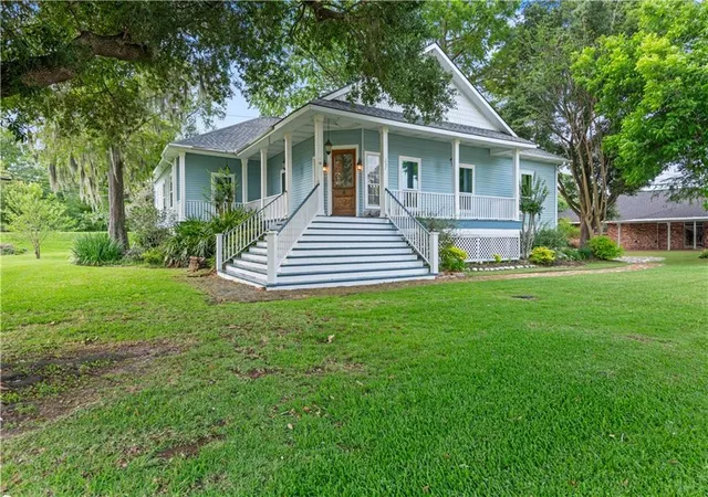 Homes for sale in Destrehan, LA | 237 Villere Dr, Destrehan, LA 70047 | MLS# 2503021