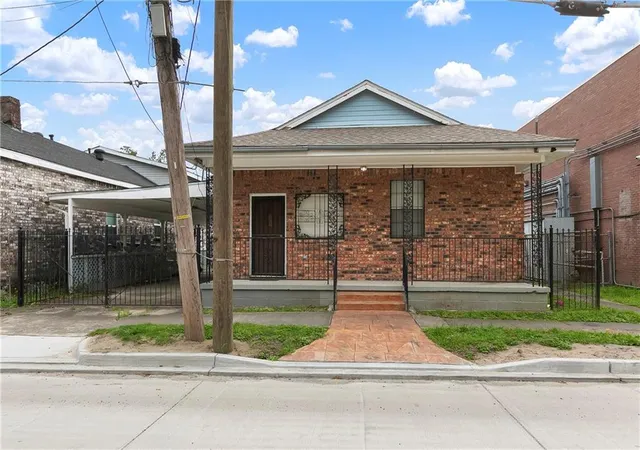 Homes for sale in New Orleans, LA | 8312 Freret St, New Orleans, LA 70118 | MLS# 2504435