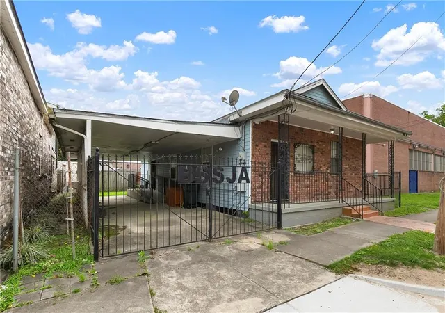 Homes for sale in New Orleans, LA | 8312 Freret St, New Orleans, LA 70118 | MLS# 2504435