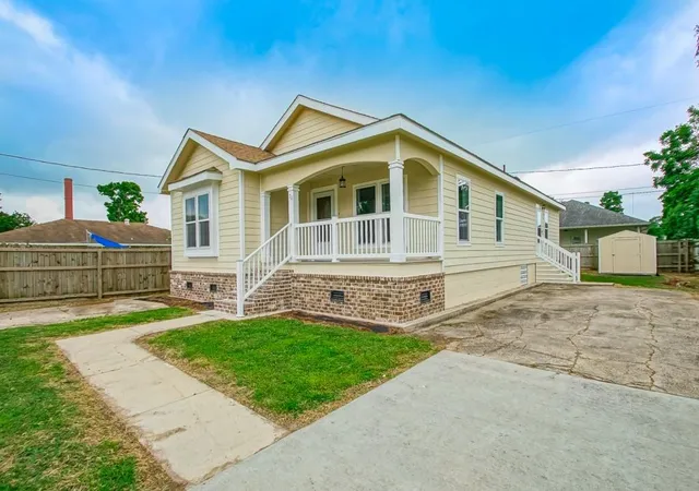 Photo 2 of Single family home for sale at 70 Old Hickory St, Chalmette, LA 70043 | MLS# 2499054 | Listing updated on 2026-05-27