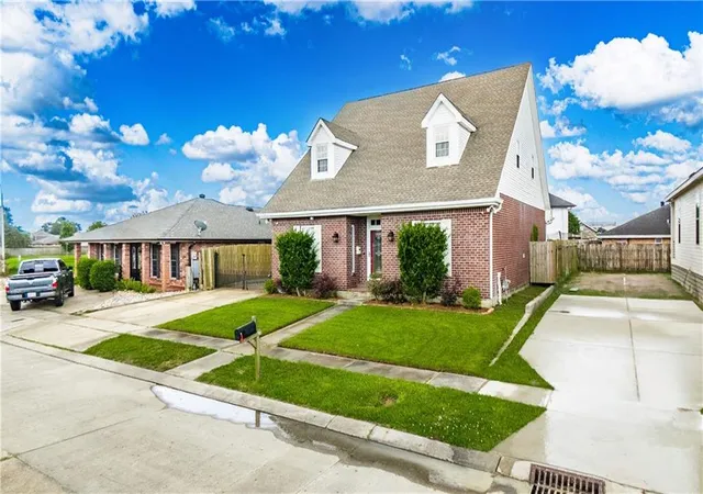 3rd image of 8336 Sabre Dr, Chalmette, LA 70043 | MLS# 2506014