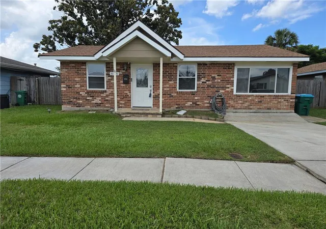 Homes for sale in Kenner, LA | 624 Vanderbilt Ln, Kenner, LA 70065 | MLS# 2505817