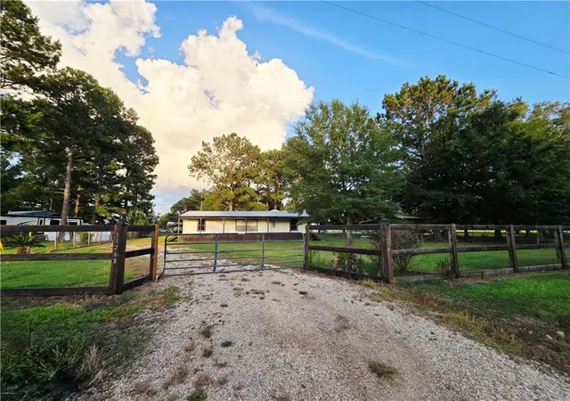 Photo 2 of Single family home for sale at 31268 Crain Rd, Albany, LA 70711 | MLS# 2510671 | Listing updated on 2026-07-02