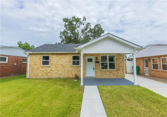 Single family home for sale at 211 9th Street, Gretna, LA 70053 | MLS# 2510894 | Listing updated on 2025-08-30
