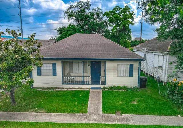 1st image of 917 Hickory Ave, Harahan, LA 70123 | MLS# 2510972