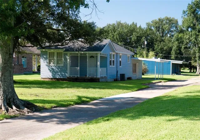 Homes for sale in Luling, LA | 12625 & 12621 River Rd, Luling, LA 70070 | MLS# 2511484