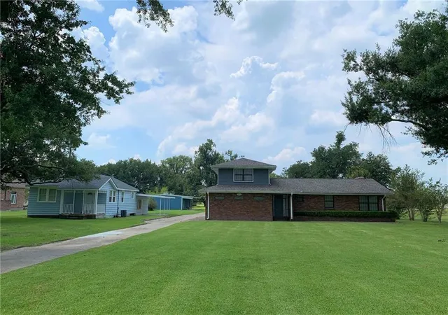 Homes for sale in Luling, LA | 12625 & 12621 River Rd, Luling, LA 70070 | MLS# 2511484