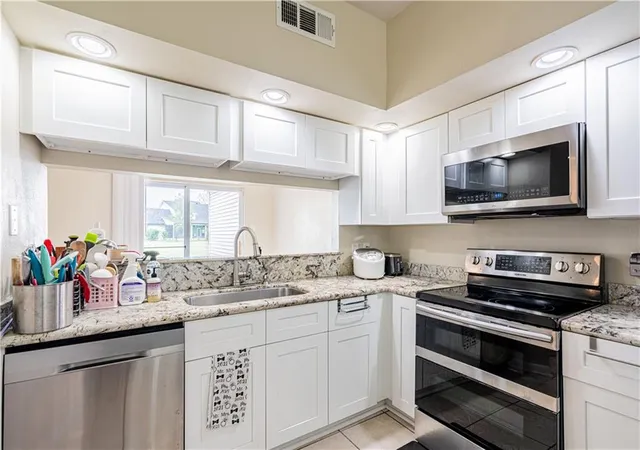 Homes for sale in Harvey, LA | 89 Lake Lynn Dr #89, Harvey, LA 70058 | MLS# 2512532