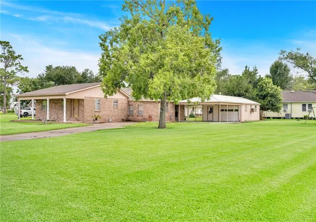 Single family home for sale at 15783 River Rd, Hahnville, LA 70057 | MLS# 2512093