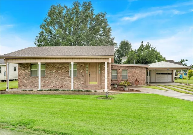 Photo 2 of Single family home for sale at 15783 River Rd, Hahnville, LA 70057 | MLS# 2512093 | Listing updated on 2026-07-08