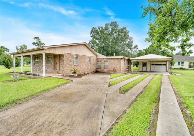 Photo 3 of Single family home for sale at 15783 River Rd, Hahnville, LA 70057 | MLS# 2512093 | Listing updated on 2026-07-08