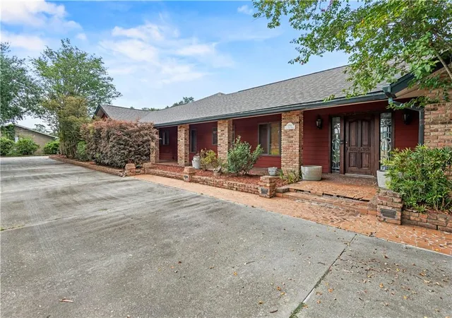 Photo 3 of Single family home for sale at 9766 East Park Ave, Houma, LA 70363 | MLS# 2515134 | Listing updated on 2026-07-21