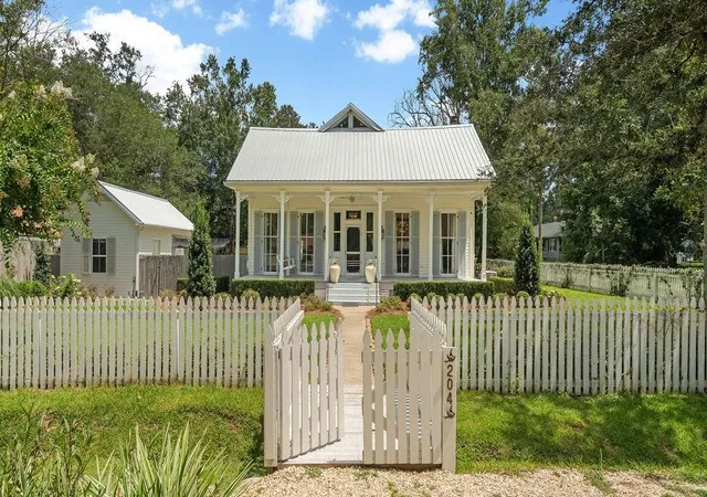1st image of 204 W 15th Ave, Covington, LA 70433 | MLS# 2515289