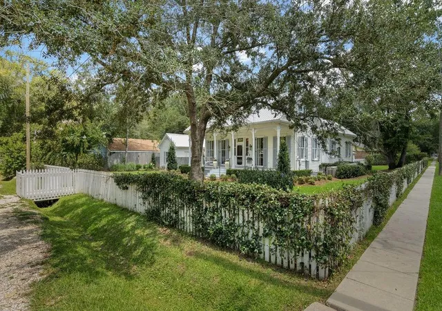 2nd image of 204 W 15th Ave, Covington, LA 70433 | MLS# 2515289
