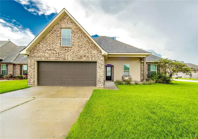 Homes for sale in Gray, LA | 238 Highland Oaks Ave, Gray, LA 70359 | MLS# 2517916