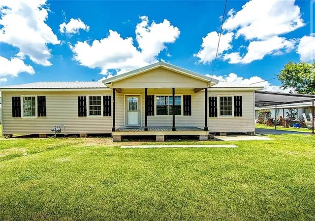Homes for sale in Labadieville, LA | 122 Birch St, Labadieville, LA 70372 | MLS# 2517958
