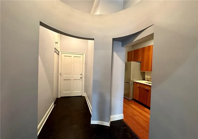 4th image of 330 Julia St, New Orleans, LA 70130