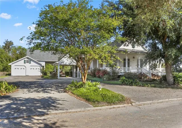 Photo 3 of Single family home for sale at 402 W 121 St, Cut Off, LA 70345 | MLS# 2518787 | Listing updated on 2026-07-21