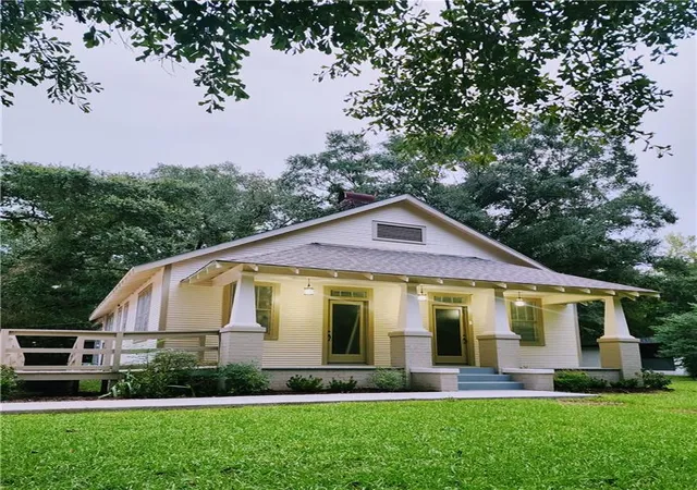 Photo 1 of Single family home for sale at 1618 N Columbia St, Covington, LA 70433 | MLS# 2519375 | Listing updated on 2026-09-01