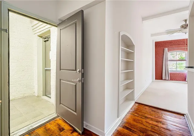 3rd image of 333 Julia St, New Orleans, LA 70130
