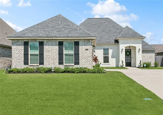Single Family Residence at 103 Cypress Park Ln, Port Sulphur, LA 70083 | MLS# 2520912 | | Sold on 2025-10-23