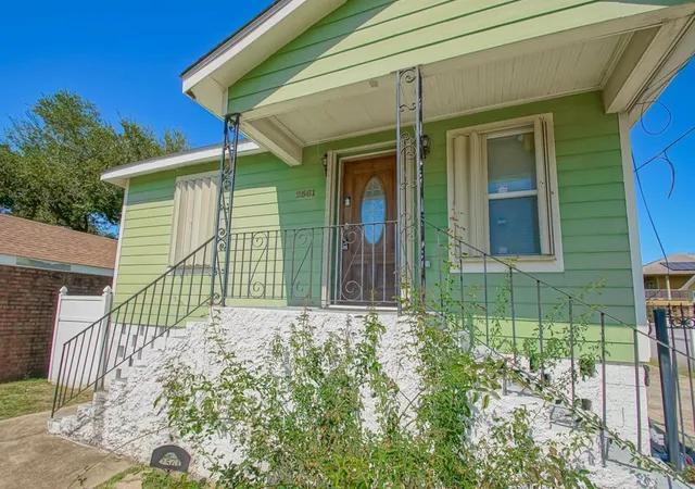 Homes for sale in New Orleans, LA | 2561 New York St, New Orleans, LA 70122 | MLS# 2521081