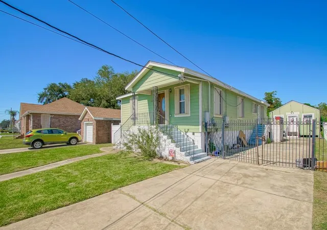 Homes for sale in New Orleans, LA | 2561 New York St, New Orleans, LA 70122 | MLS# 2521081