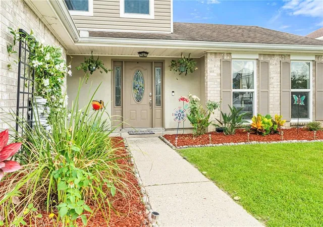 Photo 2 of Sale Pending at 112 Honeywood Dr, Slidell, LA 70461 | MLS# 2521305 | Listing updated on 2026-01-12