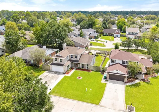 Photo 3 of Sale Pending at 112 Honeywood Dr, Slidell, LA 70461 | MLS# 2521305 | Listing updated on 2026-01-12