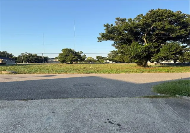 2nd image of 1229701 1229703 Memorial Park Dr, New Orleans, LA 70114 | MLS# 2521404