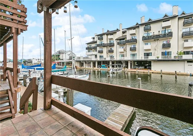 Homes for sale in New Orleans, LA | 8654 Pontchartrain Boulevard, New Orleans, LA 70124 | Houzeo