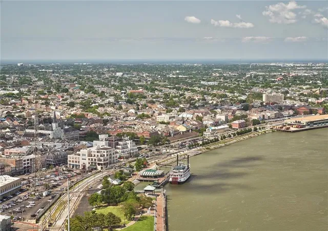 4th image of 2 Canal St #2402, New Orleans, LA 70130 | MLS# 2519633