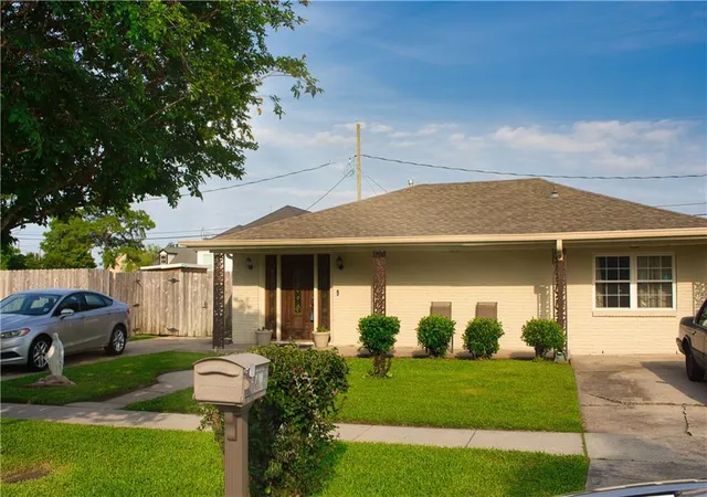 2nd image of 1433 Perrin Dr, Arabi, LA 70032 | MLS# 2522299