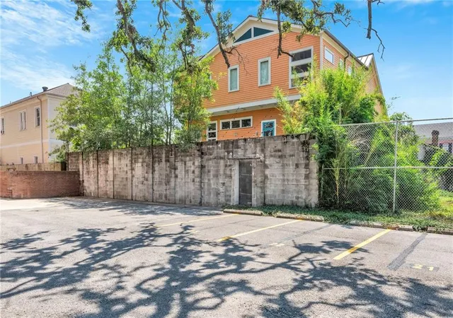 2nd image of 3601 Canp St, New Orleans, LA 70115