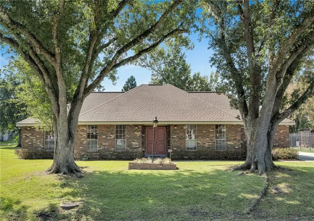 Homes for sale in Luling, LA | 25 Patricia Ct, Luling, LA 70070 | MLS# 2521735