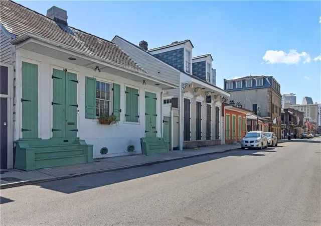 2nd image of 522 Burgundy St, New Orleans, LA 70112 | MLS# 2524060